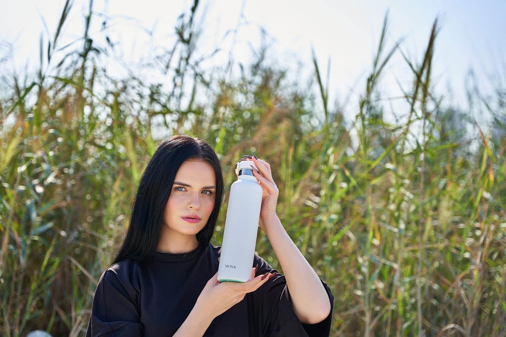 Moya "Black Sea" 700ml Insulated Sustainable Water
Bottle White #DB03004A